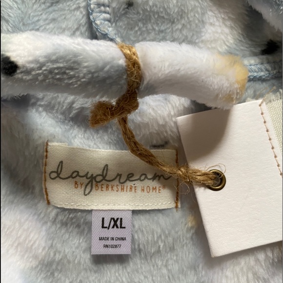 Daydream by Berkshire Home Cozy Hooded Robe - Picture 7 of 9